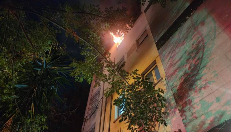 إندلاع حريق ببناية سكنية في العاصمة