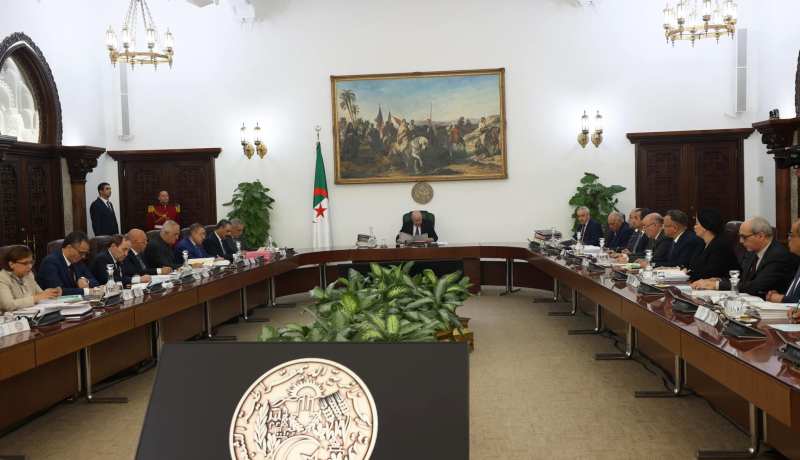 الرئيس تبون يؤكد على مواصلة الدولة تمويل ودعم المؤسسات الناشئة