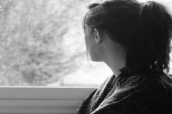 تتدخل في كل صغيرة وكبيرة.. حشرية والدتي أثقلت كاهلي