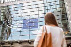 الاتحاد الأوروبي يسهل العمل والإقامة للمواطنين الأجانب