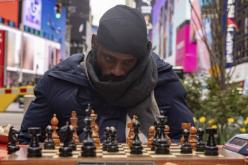 58 ساعة متتالية.. شاب يحطم الرقم القياسي في لعب الشطرنج