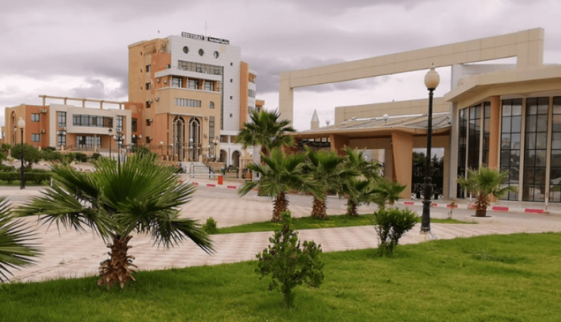 هام للطلبة.. جامعة الجلفة تفتح مسابقة وطنية للالتحاق بالدكتوراه