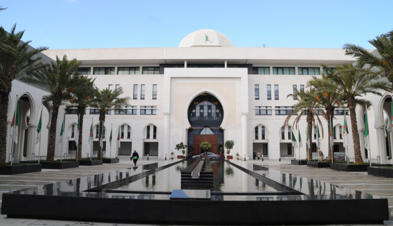 إجتماع مع رؤساء المراكز القنصلية للتكفل بانشغالات الجالية بالخارج