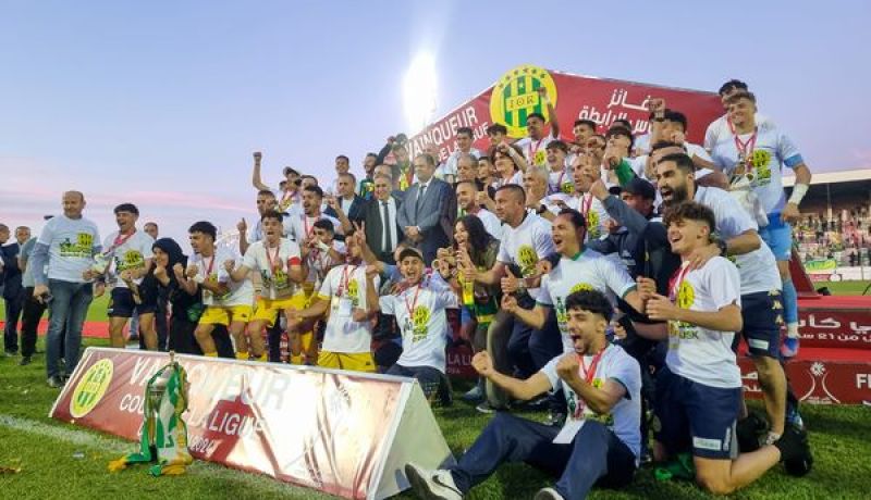 والي تيزي وزو يهنئ شبيبة القبائل لأقل من 21 سنة بعد التتويج بلقب كأس الجزائر