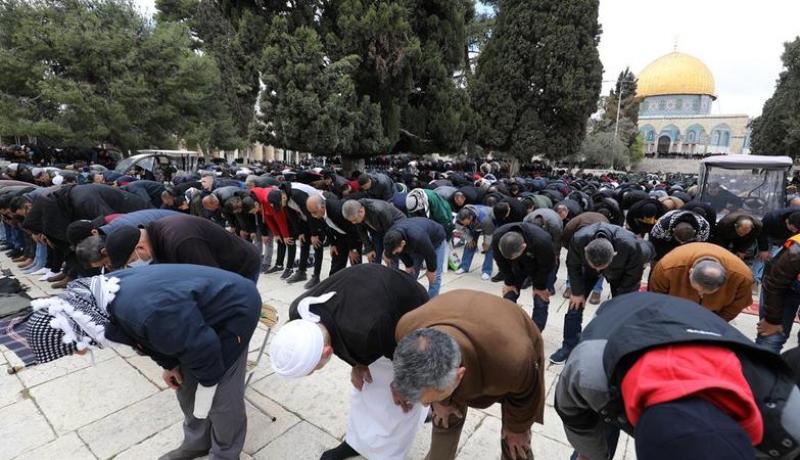 30 ألفا يؤدون صلاة الجمعة في المسجد الأقصى المبارك