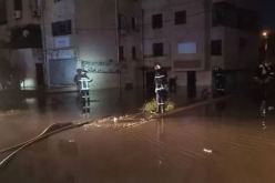 المسيلة.. انقاذ 31 شخصا كانوا محصورين داخل مركباتهم جراء ارتفاع منسوب المياه
