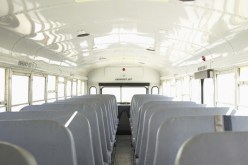 وفاة طفل بعد نسيانه داخل سيارة لنقل التلاميذ