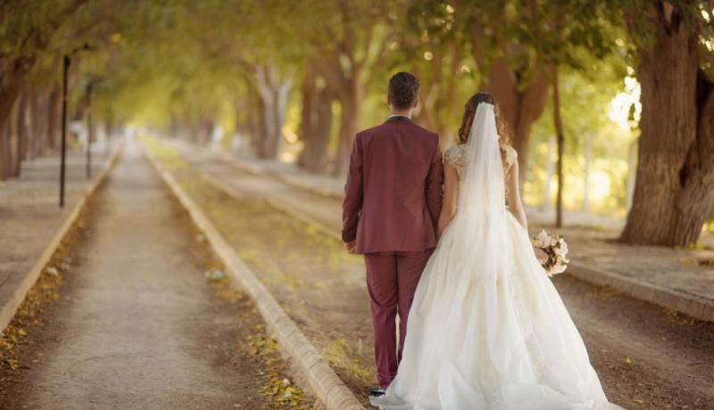 عروس في حيرة: أحدهم يسكن الفؤاد وآخر بيده فتح كل الأبواب فمن أختار؟
