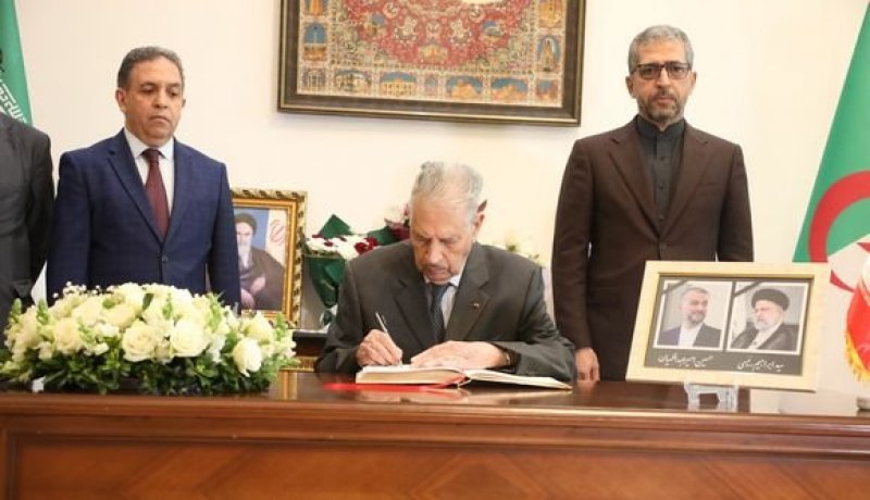 قوجيل يوقع على سجل التعازي اثر وفاة الرئيس الإيراني