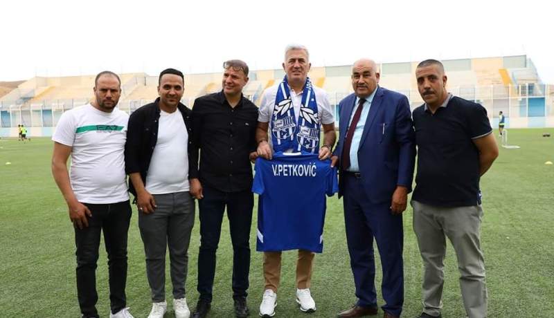 بالصور.. بيتكوفيتش يحط رحاله بمقرة ويزور تدريبات فريق النجم