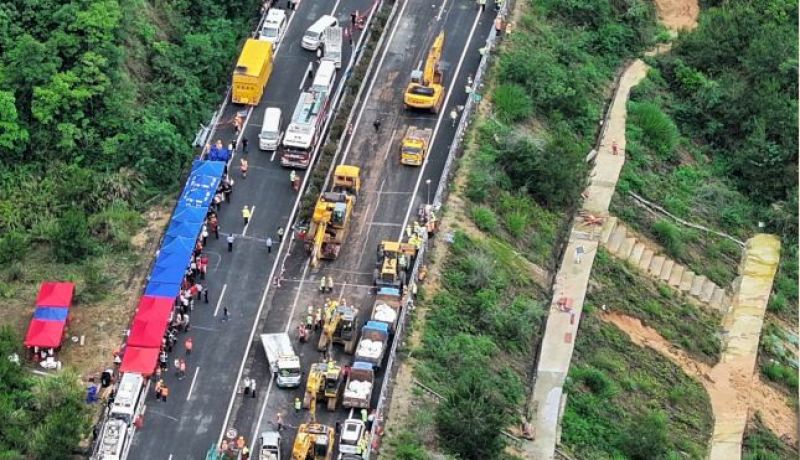 الصين: انهيار طريق سريع يتسبب في مقتل 24 شخصًا على الأقل