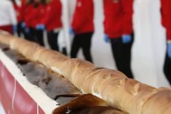 فرنسا تهزم إيطاليا بأطول رغيف خبز