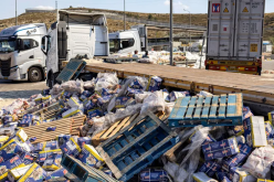 تخريب المساعدات المتجهة لغزة.. صحيفة تكشف مفاجأة