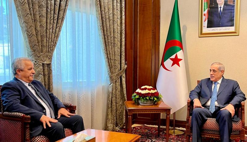 الوزير الأول يستقبل سفير جمهورية كوبا بالجزائر