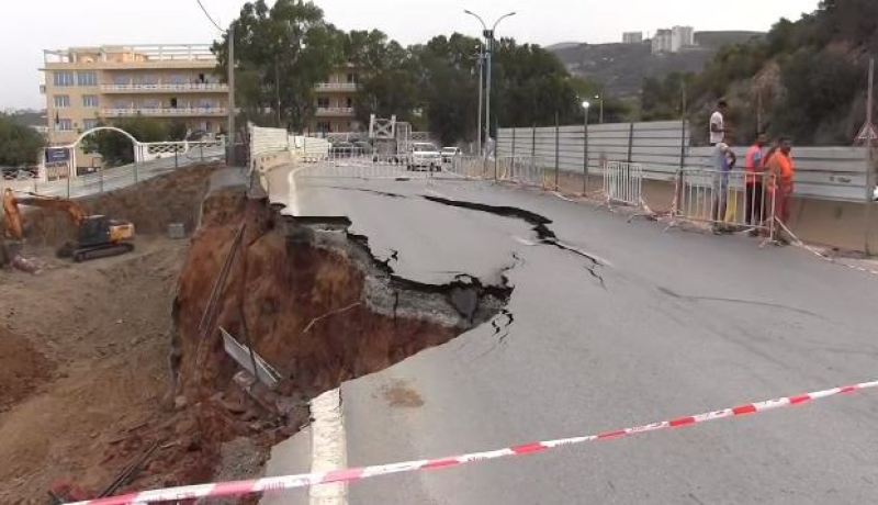 والي عنابة يأمر بفتح تحقيق في إنزلاق جزء من الطريق الولائي رقم 22 بكورنيش