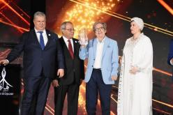 سيد أحمد أقومي يُتوج بجائزة أفانين الجزائر