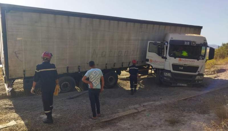 عين الدفلى: شاحنة تقتل سائقها بالطريق السيار بالحسينية