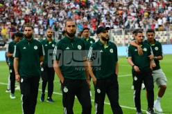 بالصور.. براهيمي ورفقائه يعاينون أرضية ملعب “نيلسون مانديلا”