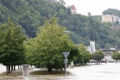 ألمانيا: امرأة تظل معلقة على شجرة 60 ساعة هربا من الفيضانات