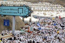 الحجاج يجتمعون في مشعر منى.. انطلاق مراسم الحج في مكة