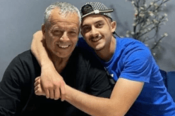 بالفيديو.. الأسطورة بلومي يستعرض مهاراته الكروية رفقة نجليه