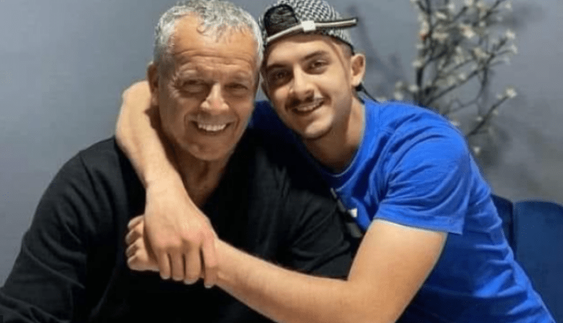 بالفيديو.. الأسطورة بلومي يستعرض مهاراته الكروية رفقة نجليه