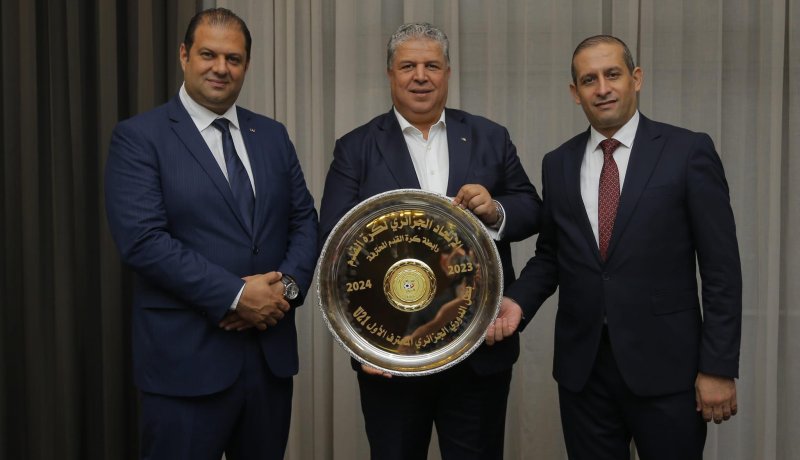 بالصور.. رديف شباب بلوزداد يتسلم درع البطولة