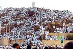 بالفيديو.. الحجاج يؤدون الركن الأعظم على جبل عرفات