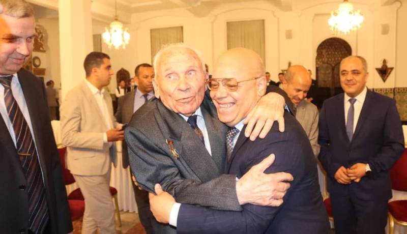 مأدبة عشاء على شرف العقيد المتقاعد الروسي “أندري بافيلينكو”