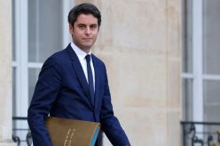 فرنسا.. ماكرون يوافق على استقالة الحكومة