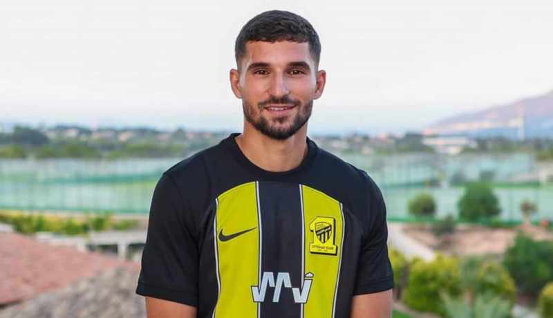 عوار:”سعيد بالانضمام لواحد من أكبر الأندية وسأعمل على تحقيق البطولات مع الإتحاد”