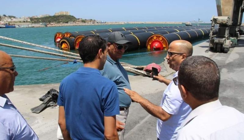 بالصور: وصول شحنة قنوات جرّ المخصصة لمشروع محطة تحلية مياه البحر بكدية الدراوش