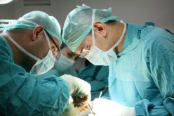 فريق طبي جزائري ينجح في إجراء أول عملية جراحية بغزة