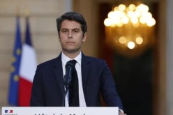 رئيس الوزراء الفرنسي يقدم استقالته لماكرون