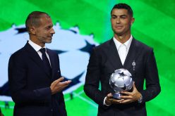 رونالدو يتسلم جائزة أفضل هداف في تاريخ دوري أبطال أوروبا