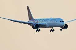 تصرف صادم.. حبس طفل في مرحاض الطائرة