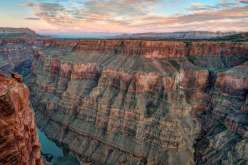 الولايات المتحدة: وفاة طالب سقط من ارتفاع 120 متراً في متنزه