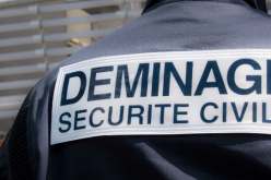 طالب يحضر قنبلة يدوية من الحرب العالمية الثانية إلى الفصل