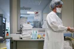 ممرضة تخضع لفحص التسمم بعد وفاة مريضين