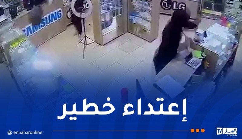 على طريقة أفلام الهوليود.. ملثّمون يقتحمون محلاً بالسيوف لسرقة الهواتف