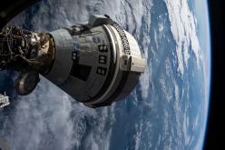 كبسولة ستارلاينر تعود إلى الأرض بدون رائديها