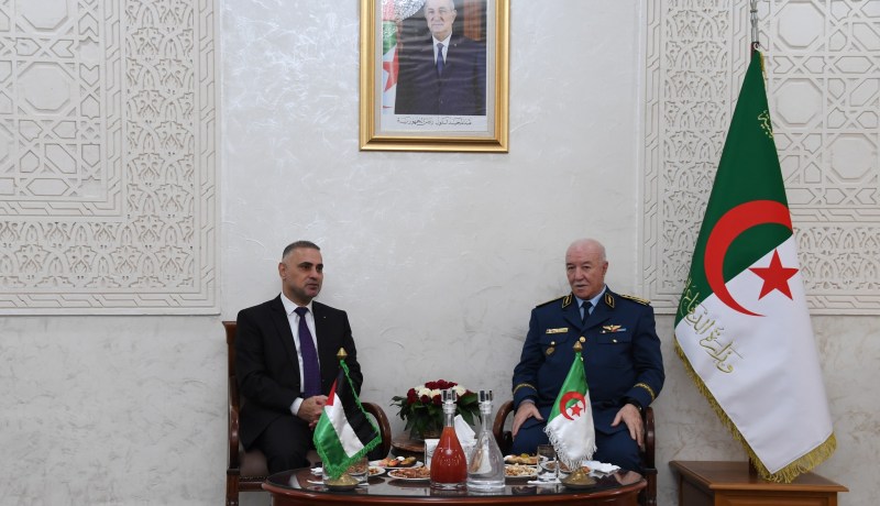 اللواء بن بيشة يستقبل سفير فلسطين بالجزائر