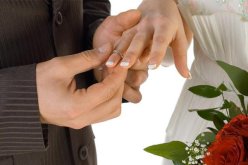 بين متطلبات الزوج وشؤون الأولاد.. سيدات يعانين وأزواج فقدوا الاهتمام