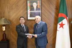 عطاف يستقبل السفير الياباني الجديد