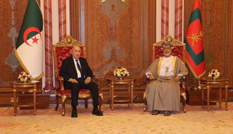 رئيس الجمهورية يترأس محادثات موسعة مع سلطان عمان
