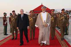 رئيس الجمهورية يُخص باستقبال رسمي من قبل جلالة سلطان عمان