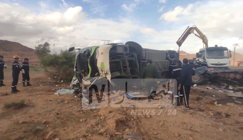 النعامة.. ارتفاع حصيلة حادث المرور إلى 5 قتلى و25 جريحاً