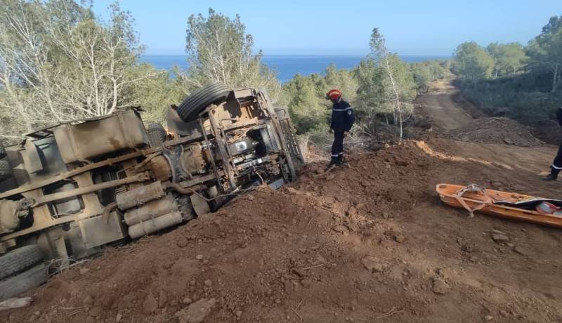 وفاة شخص إثر انقلاب شاحنة بالشلف