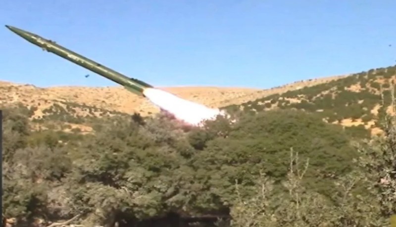 أصابت أهدافها بدقّة.. حزب الله يستهدف مقرّ وزارة الدفاع الصهيونية بصواريخ “قادر 2”