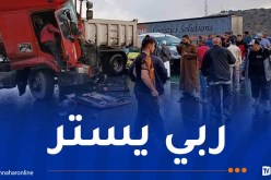 غلق الطريق وتحويل حركة المرور.. إصطدام 14 مركبة بالطريق السيّار في البويرة